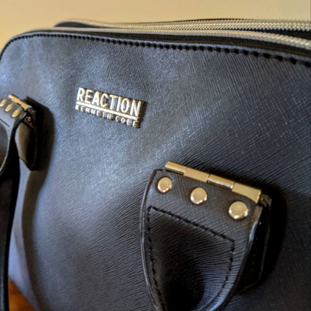 Kenneth Cole reaction Women's Shoulder Bag. - Picture 3 of 7